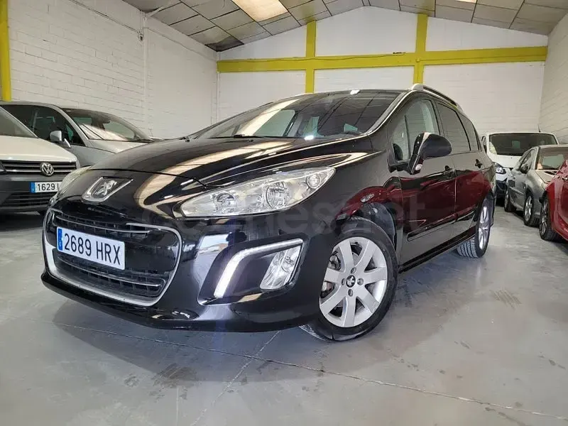 Usado Peugeot 308 SW Active 120 CV (88 kW) 2013 Negro Familiar