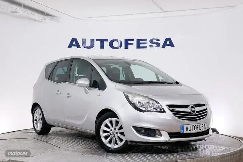 Usado Opel Meriva Cosmo 120 CV (88 kW) 2014 Plateado Monovolumen