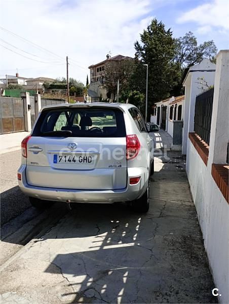 Usado Toyota RAV4 177 CV (130 kW) 2008 Gris / plata SUV
