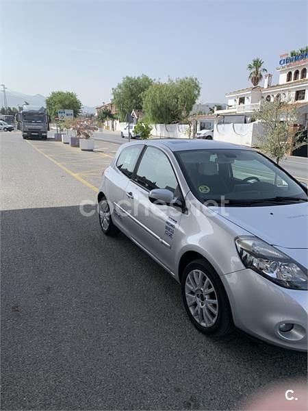 Gris / plata Usado 2010 Renault Clio II Exception Berlina | 3500 € (Precio justo) - Imagen 1/4