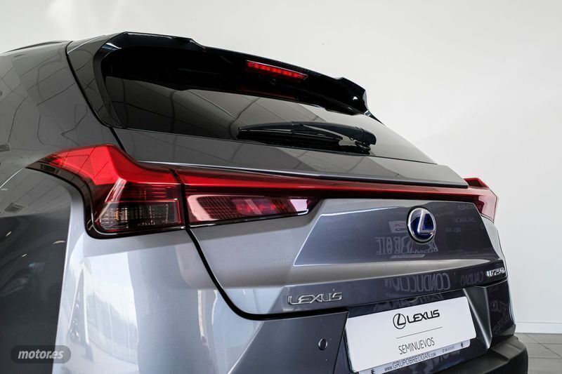 Usado Lexus UX 250h Sport Line 184 CV (135 kW) 2019 Varios colores SUV