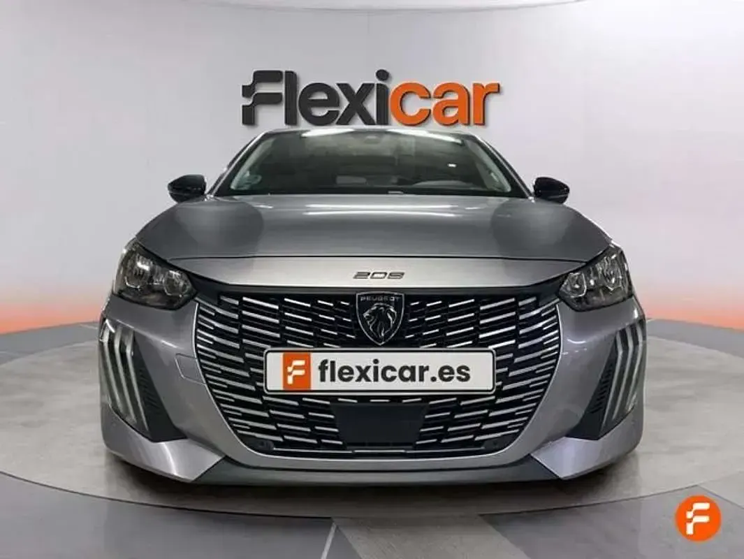 Usado Peugeot 208 Allure 101 CV (74 kW) 2025 Gris Utilitario