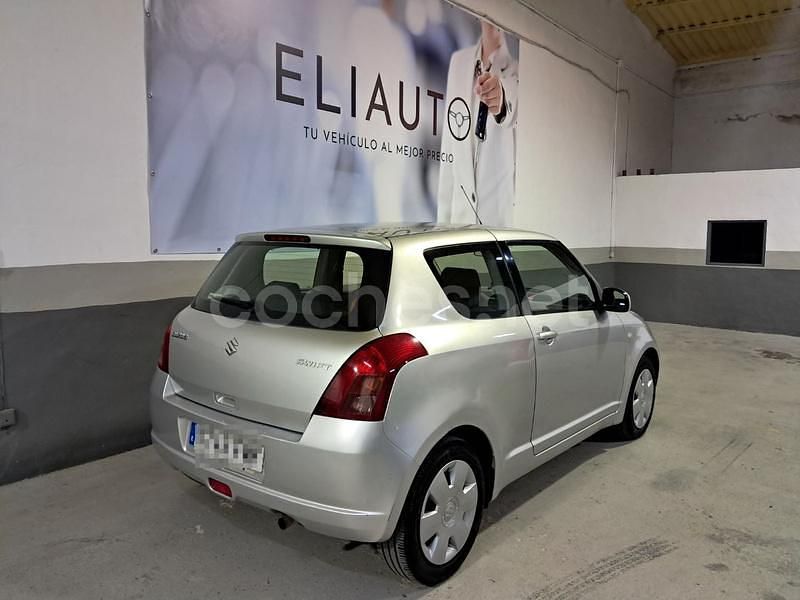 Gris / plata Usado 2007 Suzuki Swift GLX Berlina | 3490 € (Precio justo) - Imagen 1/4
