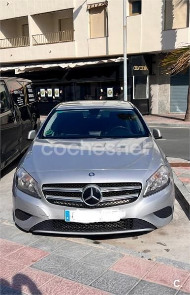 Gris / plata Usado 2012 Mercedes A180 Urban Berlina | 12.590 € (Precio justo) - Imagen 1/4