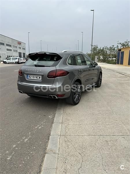 Käytetty Porsche Cayenne Turbo S 550 HP (404 kW) 2013 Harmaa Katumaasturi