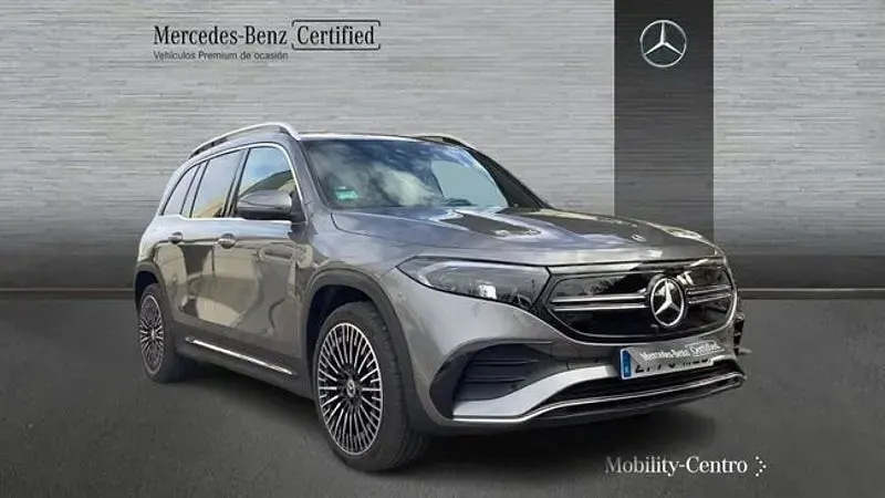 Usado Mercedes EQB300 AMG line 167 kW (228 CV) 2023 Gris montaña met. SUV