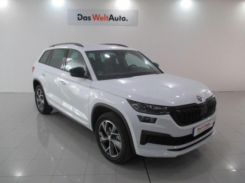 Blanco Usado 2023 Skoda Kodiaq SportLine SUV | 36.390 € (Caro) - Imagen 1/4