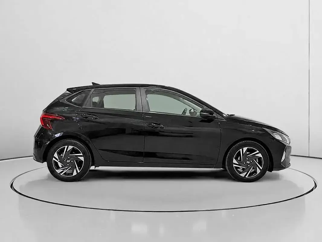 Usado Hyundai i20 101 CV (74 kW) 2023 Negro Utilitario