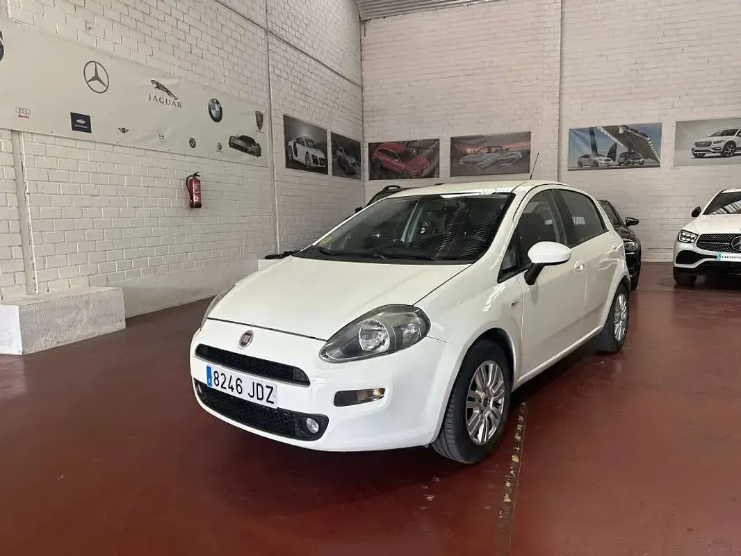 Usado Fiat Punto Pop 75 CV (55 kW) 2015 Blanco Utilitario