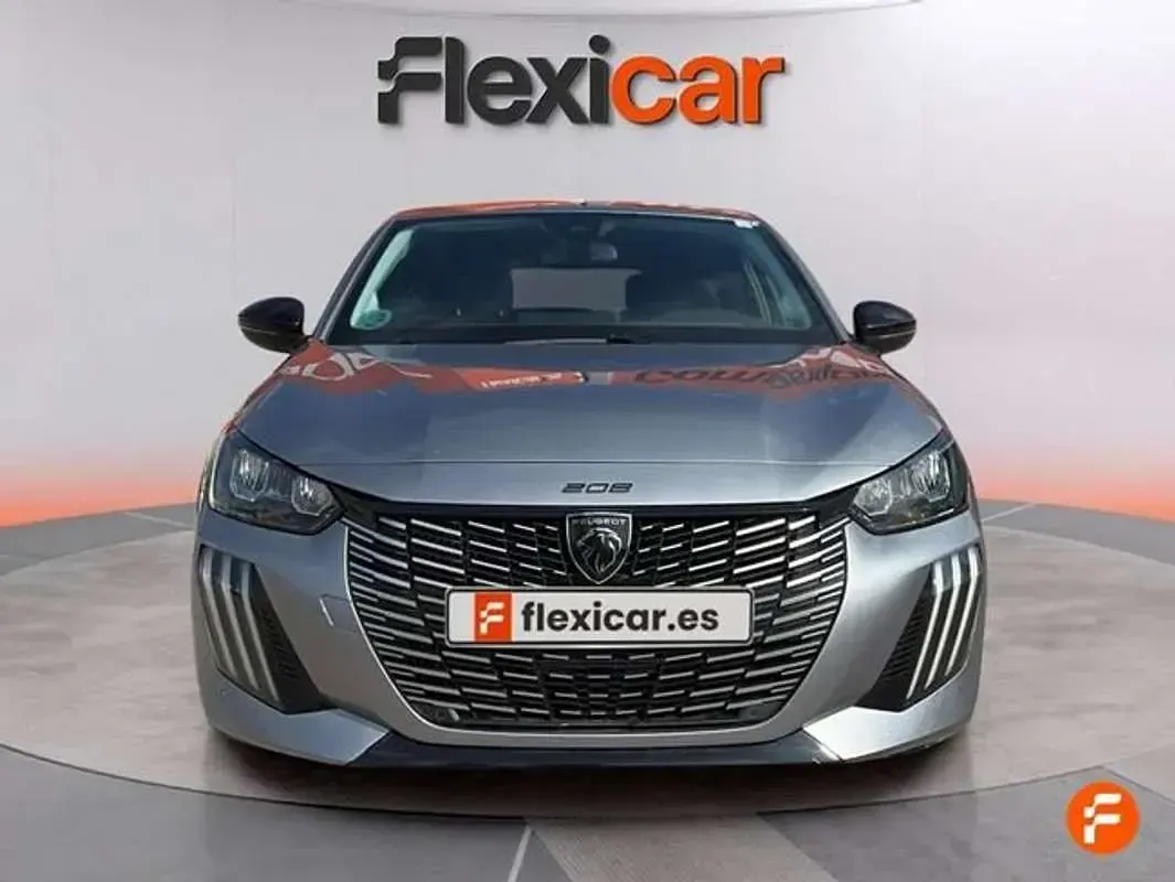 Usado Peugeot 208 Allure 102 CV (75 kW) 2024 Gris Utilitario
