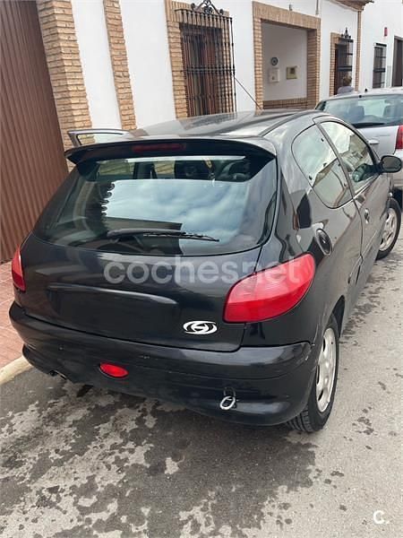 Usado Peugeot 206 75 CV (55 kW) 2000 Negro Berlina