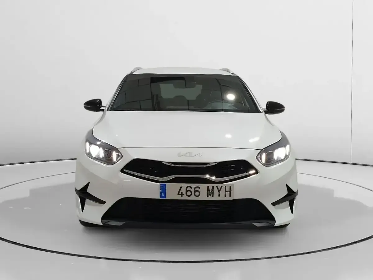 Usado Kia Ceed Style 101 CV (74 kW) 2025 Blanco Utilitario