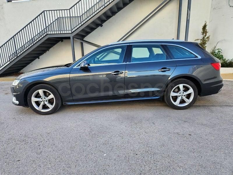 Usado Audi A4 Advanced Plus 136 CV (100 kW) 2019 Gris / plata Familiar