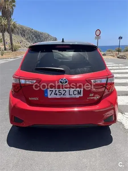 Usado Toyota Yaris Hybrid 100 CV (73 kW) 2020 Rojo Berlina