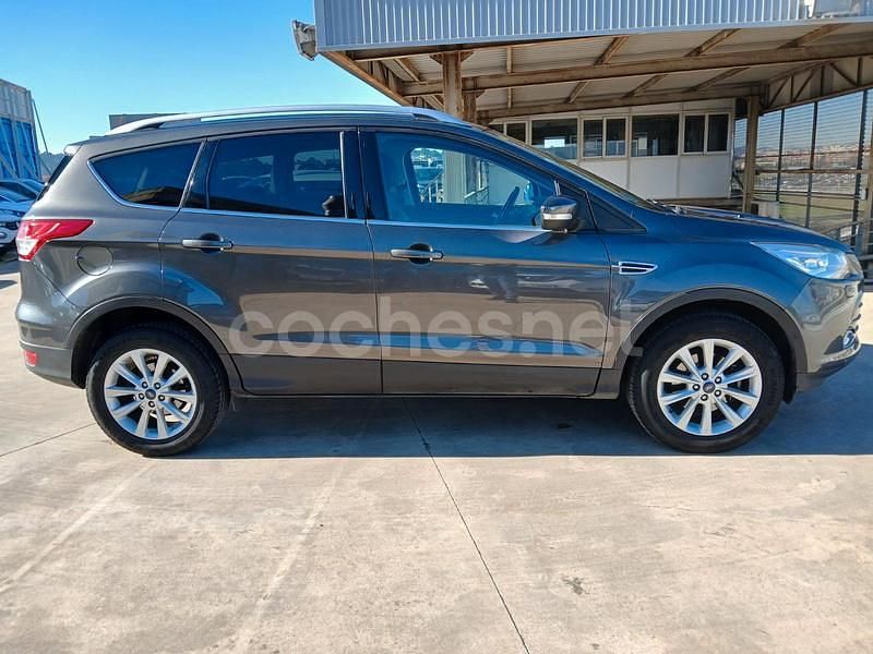 Usado Ford Kuga Titanium 150 CV (110 kW) 2016 Gris / plata SUV