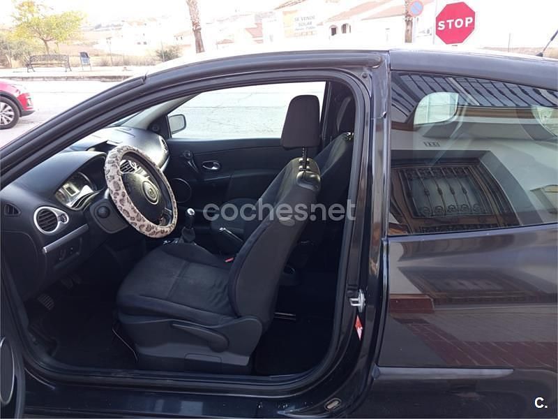 Usado Renault Clio II Authentique 75 CV (55 kW) 2007 Negro Berlina