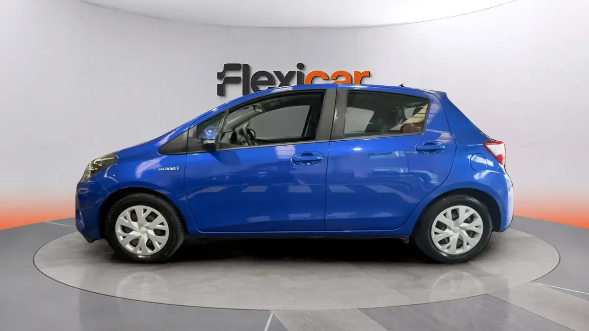 Usado Toyota Yaris Hybrid Business Edition 116 CV (85 kW) 2020 Azul Berlina