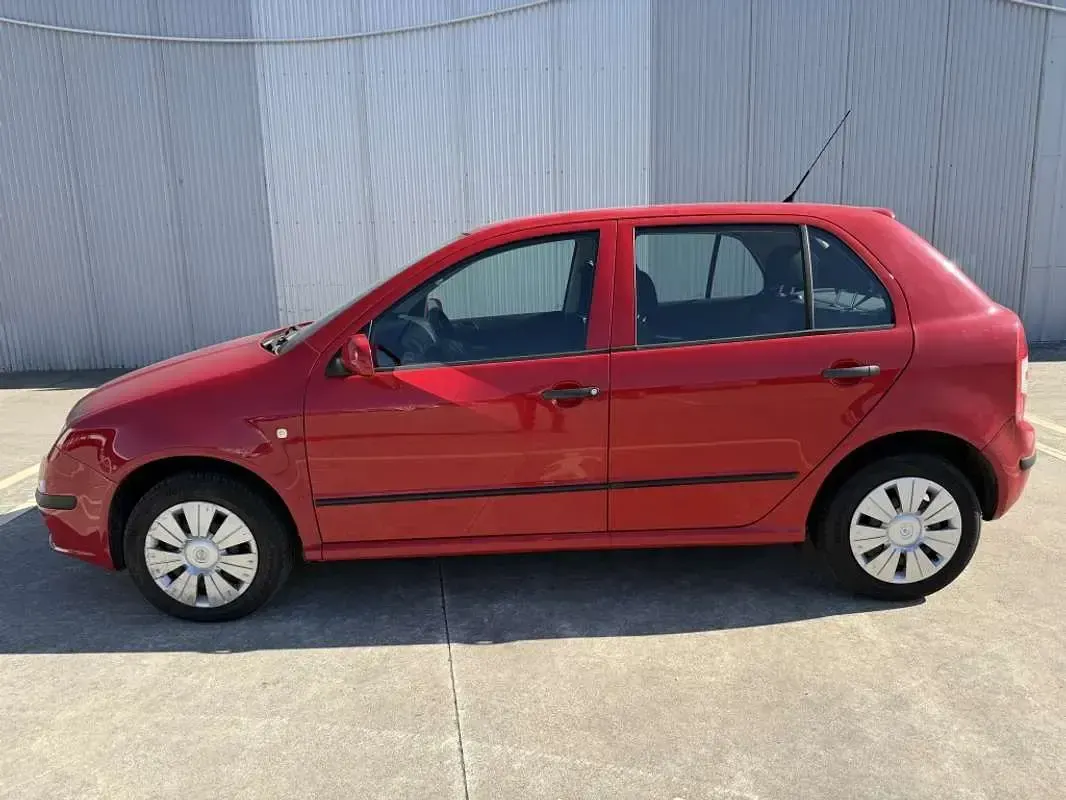 Usado Skoda Fabia 64 CV (47 kW) 2006 Rojo Utilitario
