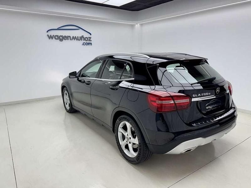 Usado Mercedes GLA200 136 CV (100 kW) 2019 Negro SUV