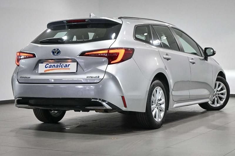 Usado Toyota Corolla Active 140 CV (102 kW) 2023 Gris Utilitario