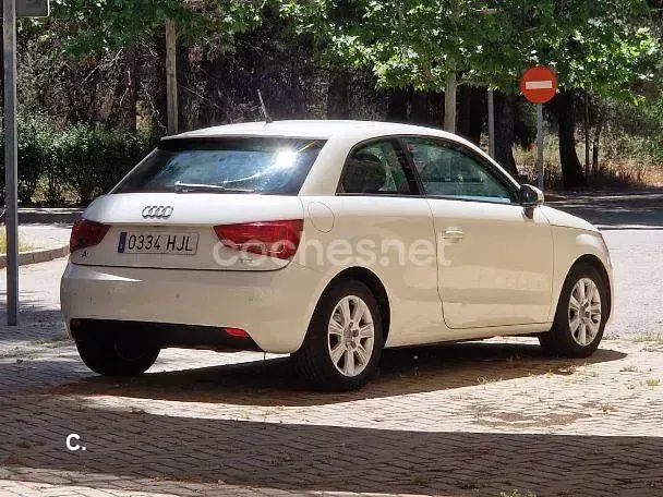 Usado Audi A1 Attraction 90 CV (66 kW) 2012 Blanco Utilitario