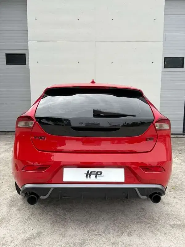 Usado Volvo V40 R-Design Kinetic 115 CV (84 kW) 2013 Rojo Utilitario