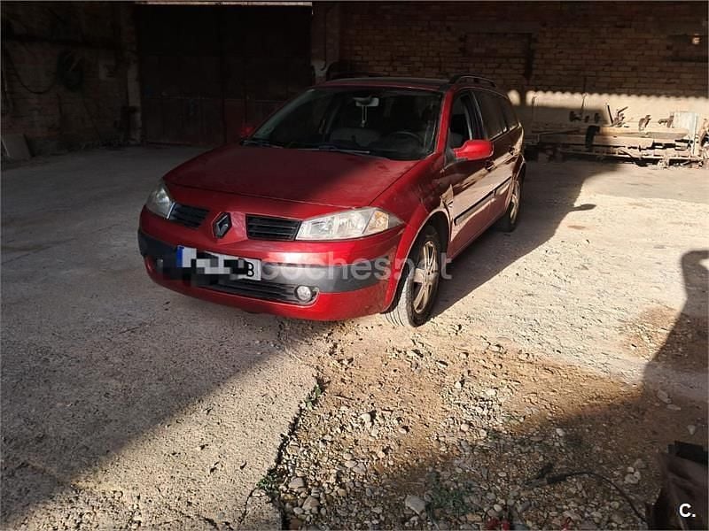Rojo Usado 2005 Renault Mégane GrandTour Dynamique Familiar | 2300 € (Precio justo) - Imagen 1/4