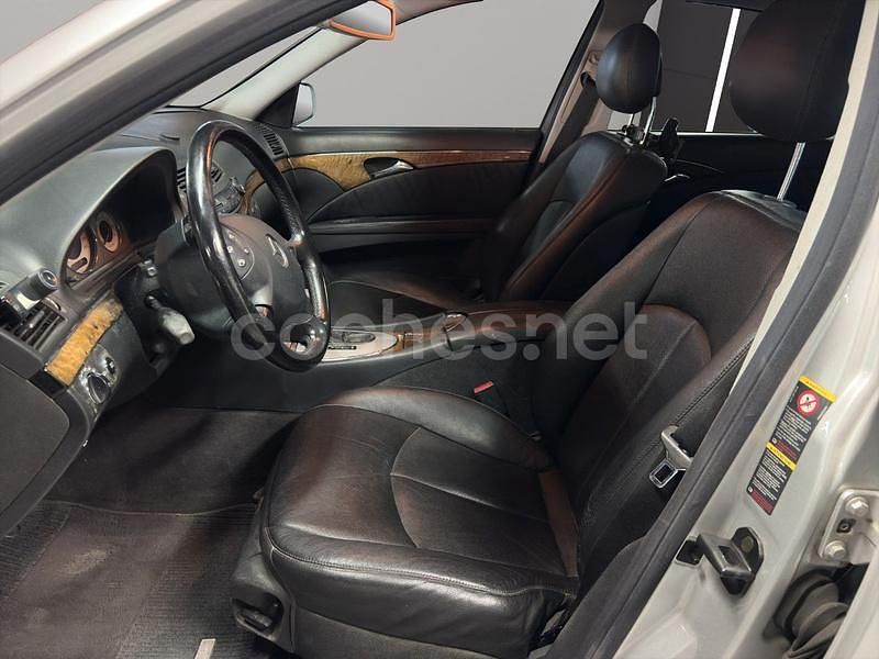 Usado Mercedes E320 Avantgarde 224 CV (164 kW) 2004 Gris / plata Familiar
