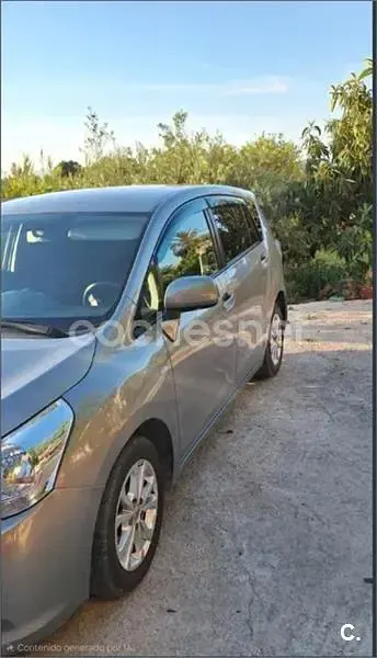 Usado Toyota Verso Active 126 CV (92 kW) 2011 Gris / plata Monovolumen