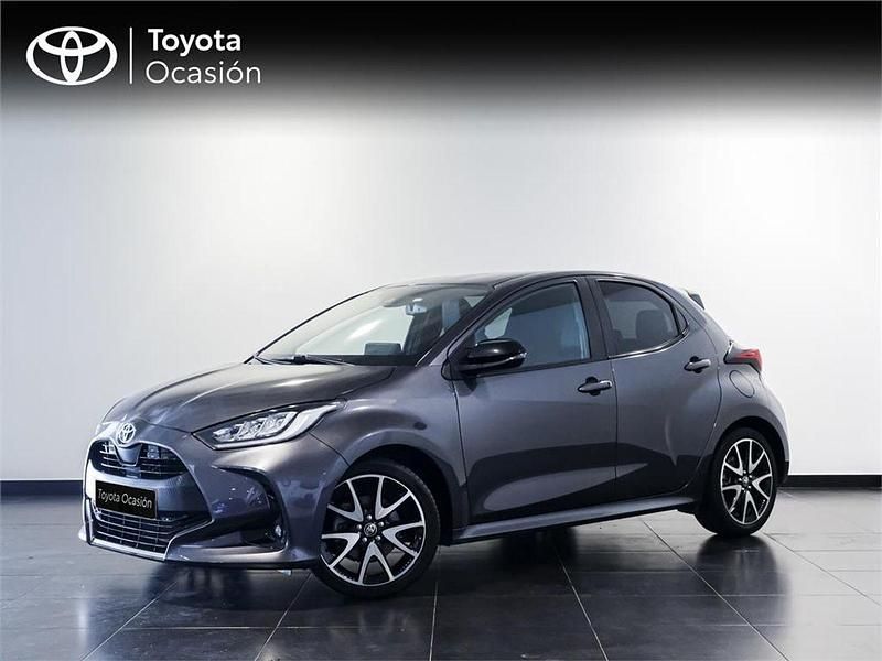 Usado Toyota Yaris Hybrid Style 116 CV (85 kW) 2022 Gris Berlina