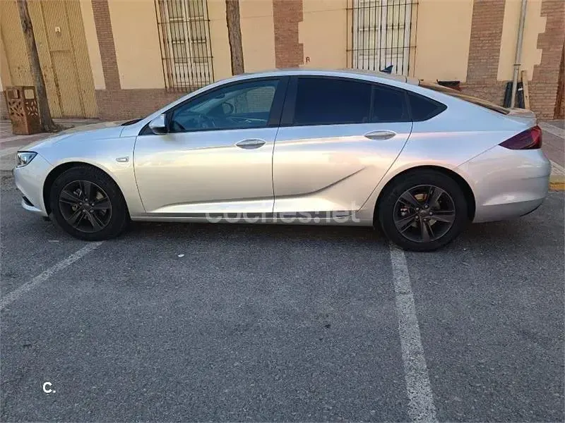 Usado Opel Insignia Selective 136 CV (100 kW) 2020 Blanco Berlina