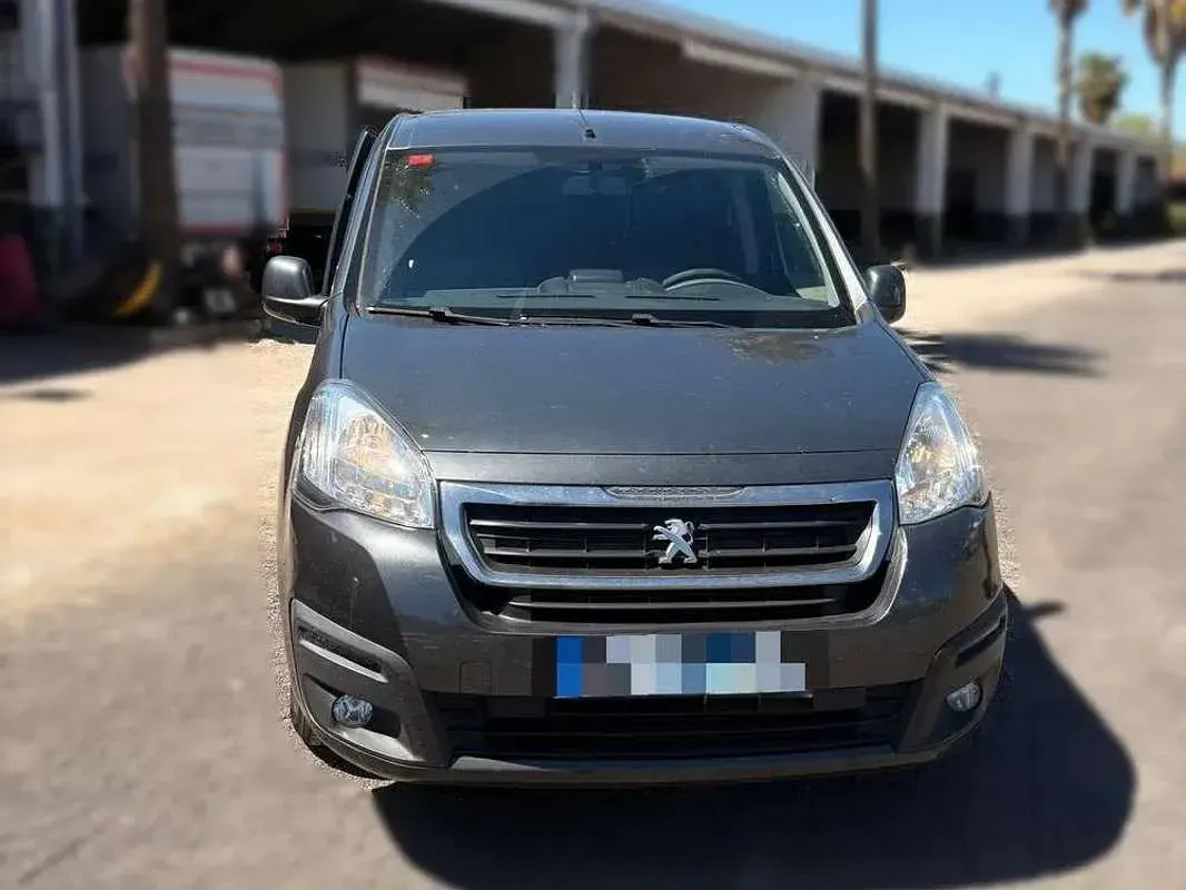 Usado Peugeot TePee Active 99 CV (72 kW) 2016 Gris Van
