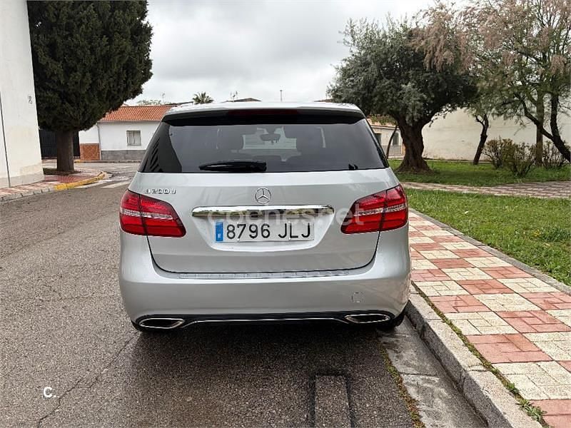 Usado Mercedes B200 136 CV (100 kW) 2016 Gris / plata Utilitario