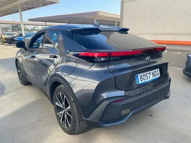 Usado Toyota C-HR Advance 140 CV (102 kW) 2025 Gris SUV