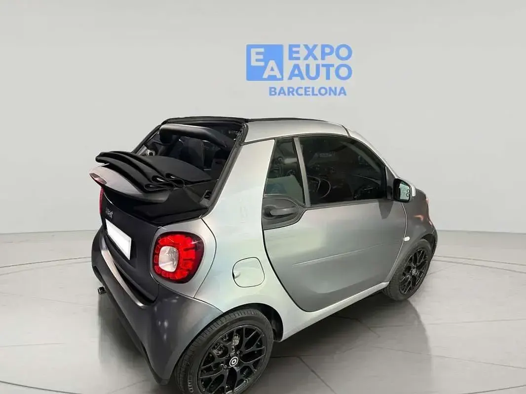 Usado Smart ForTwo Cabrio Passion 90 CV (66 kW) 2016 Gris Descapotable