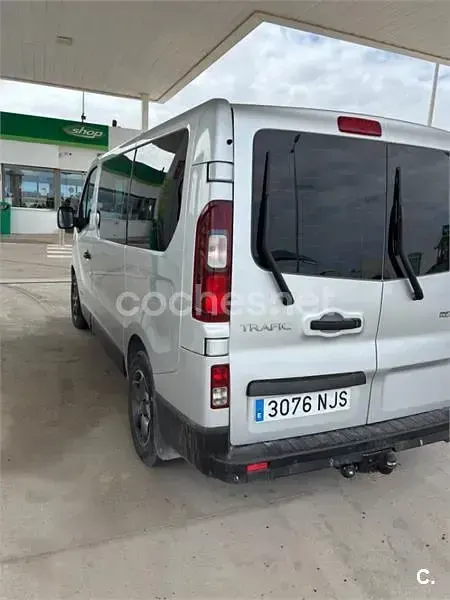 Usado Renault Trafic 120 CV (88 kW) 2019 Gris / plata Monovolumen