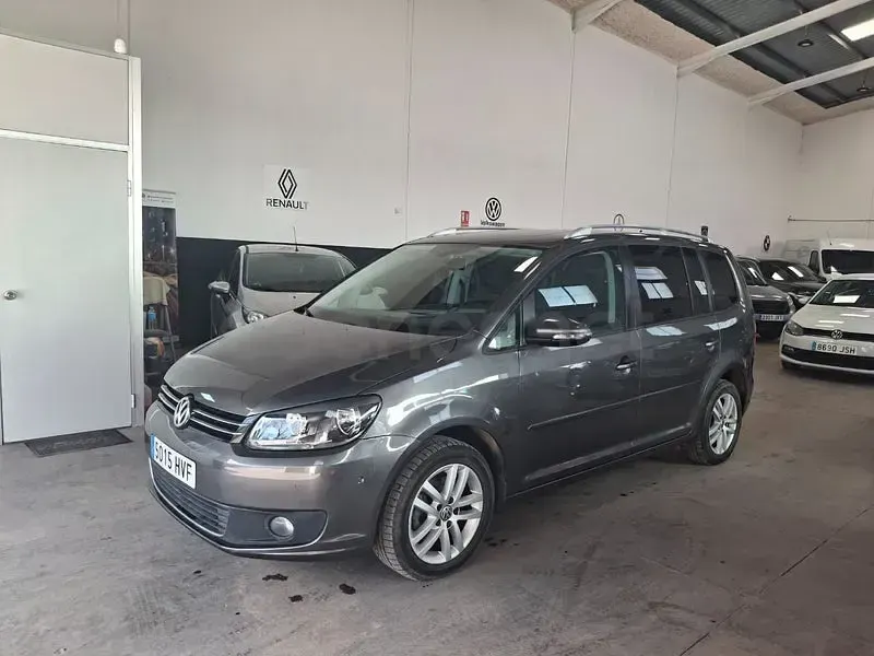 Usado VW Touran Advance 105 CV (77 kW) 2014 Marrón Monovolumen