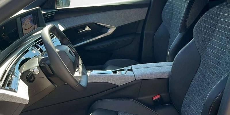 Usado Peugeot 3008 Allure 145 CV (106 kW) 2025 Azul SUV