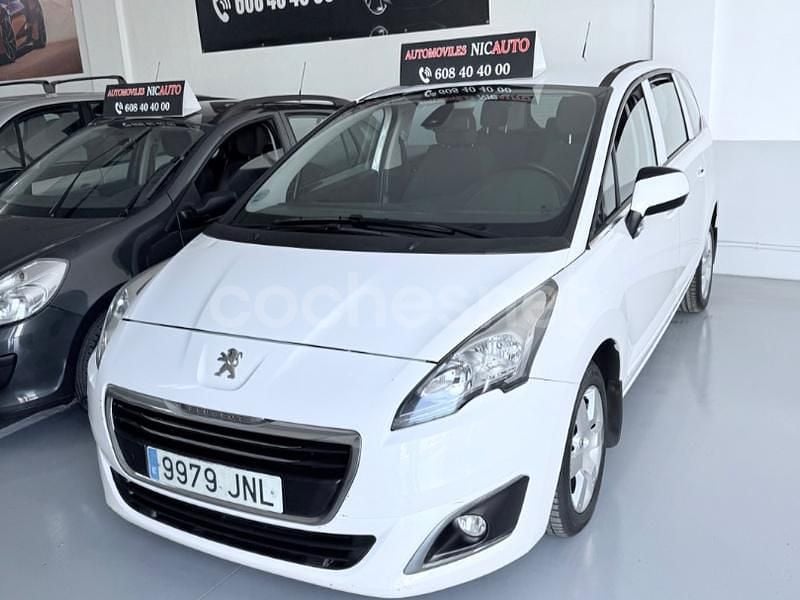 Blanco Usado 2016 Peugeot 5008 Active Monovolumen | 4500 € (Precio justo) - Imagen 1/4