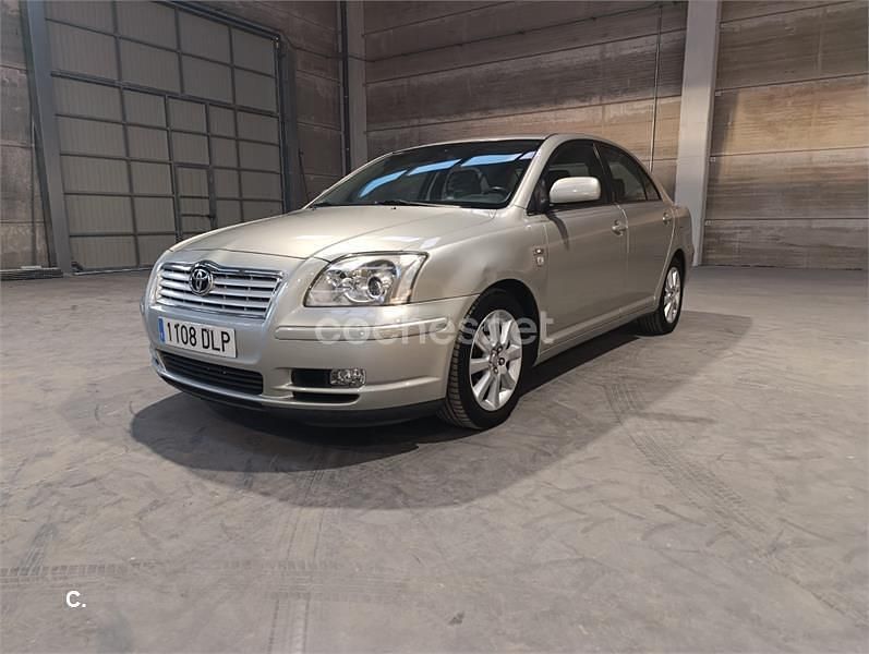 Usado Toyota Avensis Sol 116 CV (85 kW) 2005 Beige Berlina
