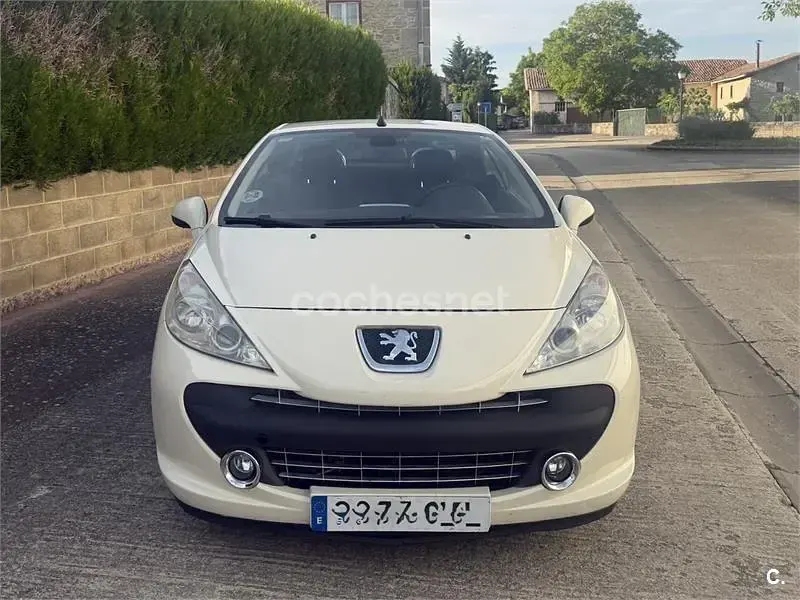 Usado Peugeot 207 CC Sport 110 CV (80 kW) 2008 Blanco Descapotable