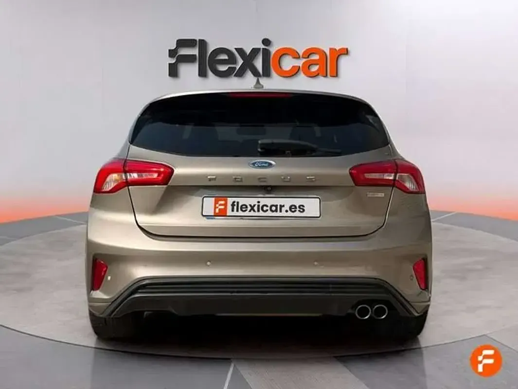 Usado Ford Focus ST-Line 120 CV (88 kW) 2018 Beige Utilitario