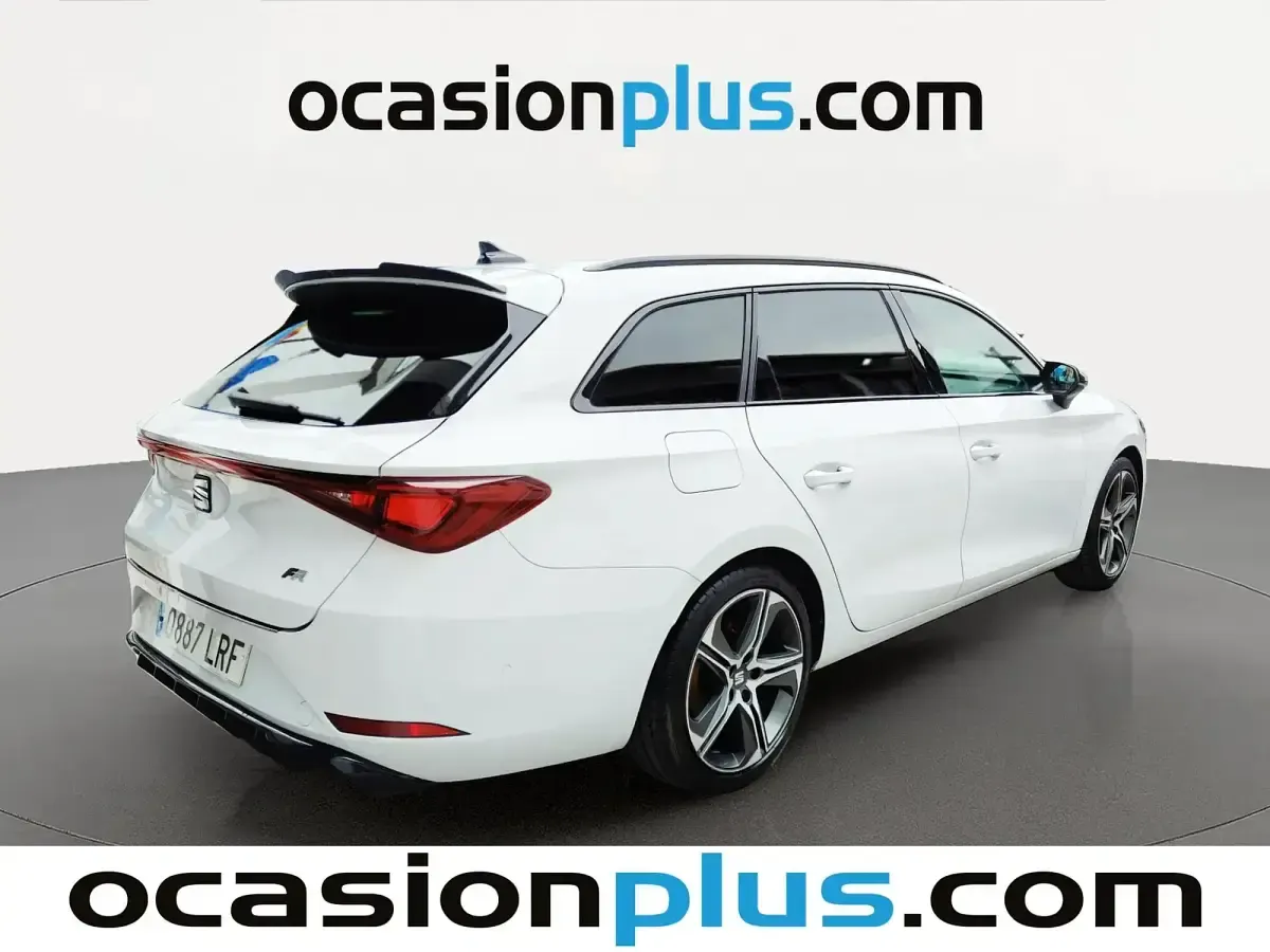 Usado Seat Leon FR 150 CV (110 kW) 2021 Blanco Familiar