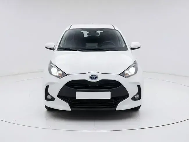 Usado Toyota Yaris Active 116 CV (85 kW) 2022 Blanco Utilitario