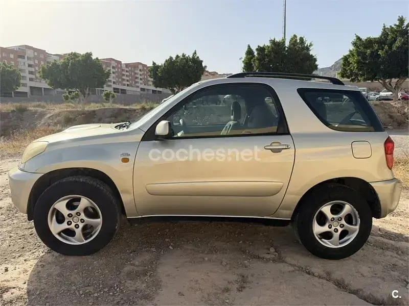 Usado Toyota RAV4 Sol 116 CV (85 kW) 2002 Gris / plata SUV