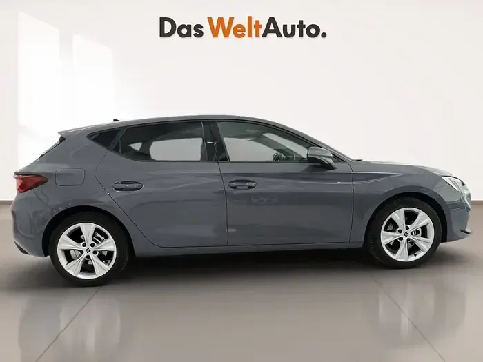 Usado Seat Leon FR 116 CV (85 kW) 2026 Gris Berlina