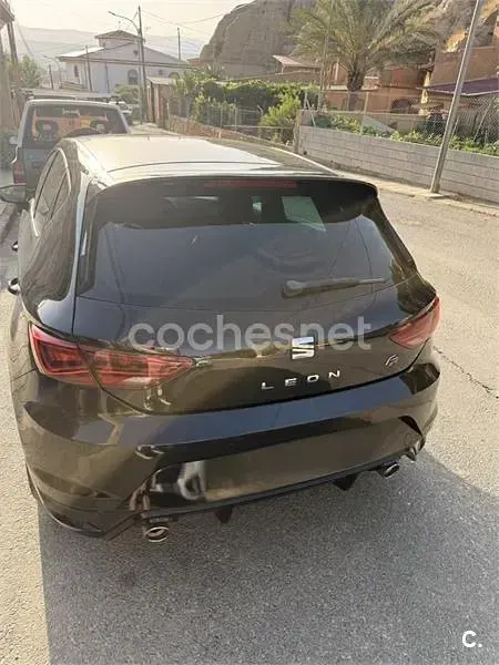 Usado Seat Leon FR 150 CV (110 kW) 2019 Negro Berlina