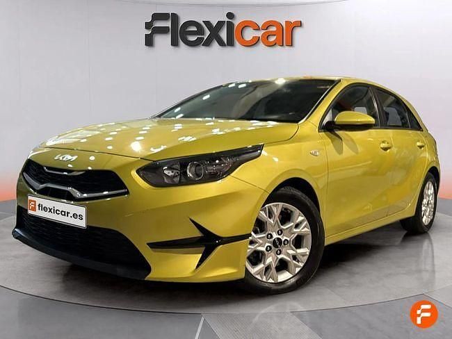 Usado Kia Ceed 100 CV (73 kW) 2023 Verde Utilitario