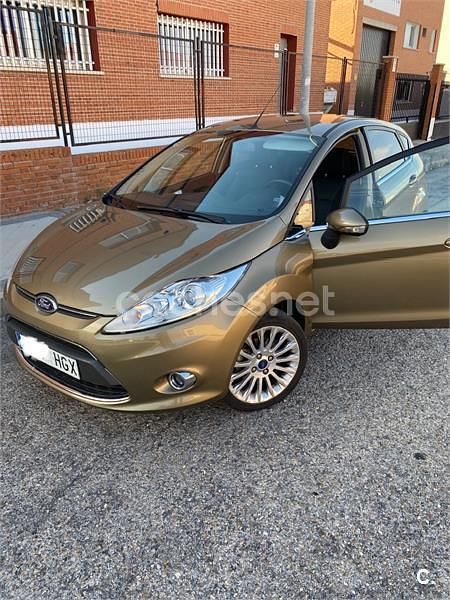 Usado Ford Fiesta Titanium 95 HP (69 kW) 2011 Castanho Citadino