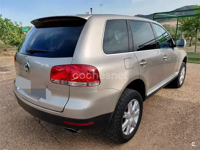 Usado VW Touareg 225 CV (165 kW) 2006 Beige SUV